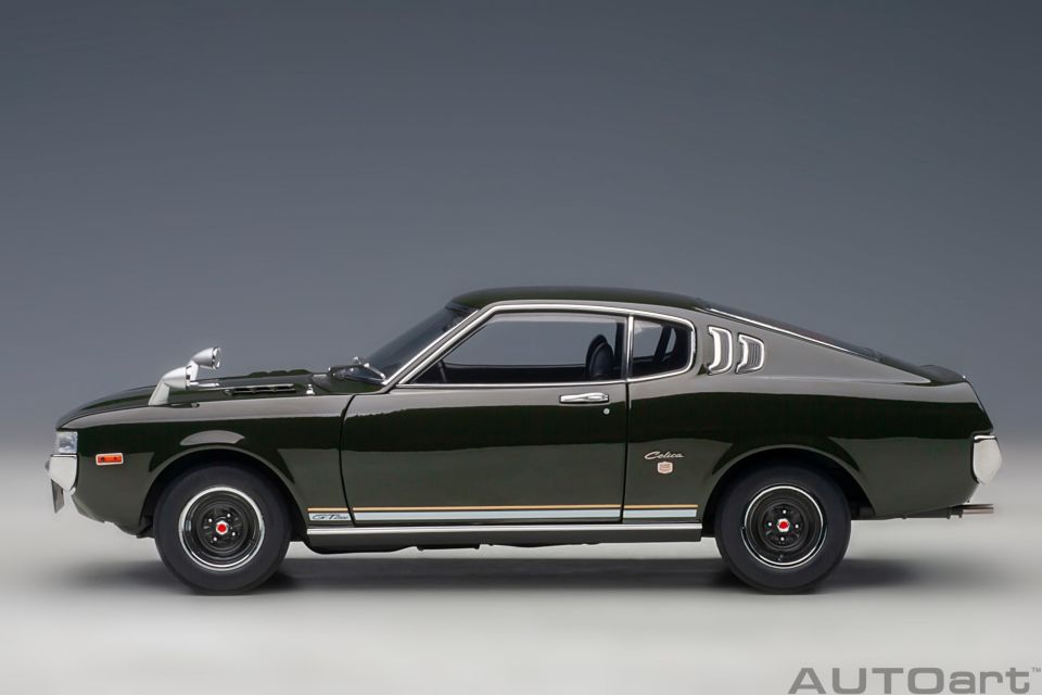 AUTOART TOYOTA CELICA LIFTBACK 2000GT (RA25) 1973 1:18 (78768)