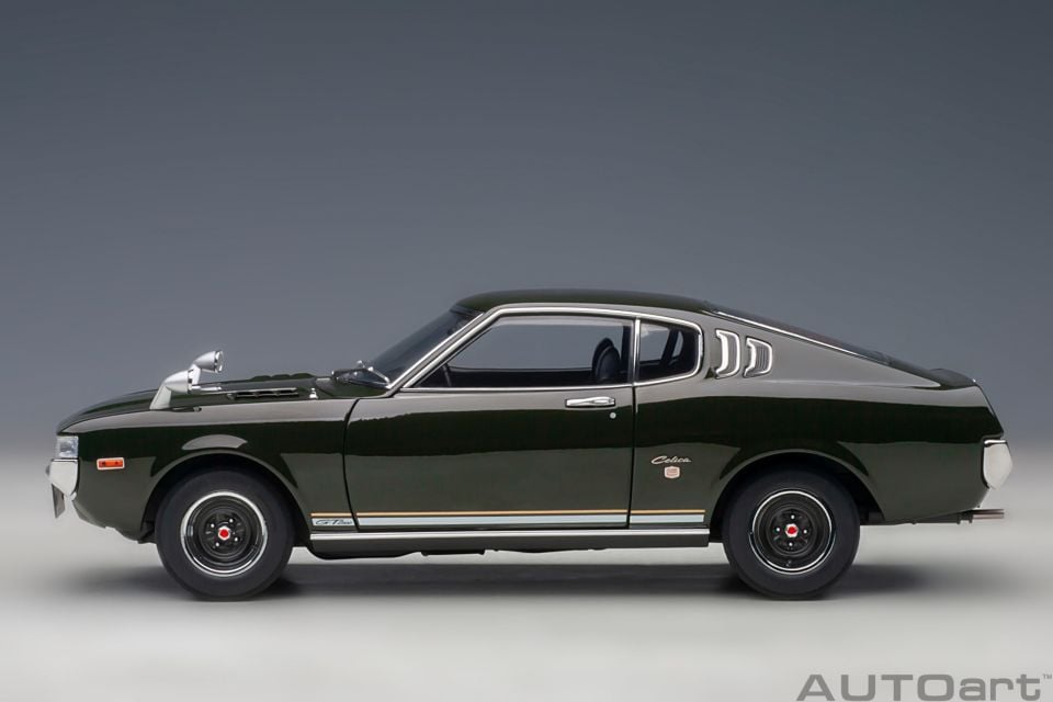AUTOART TOYOTA CELICA LIFTBACK 2000GT RA25 1973 1:18