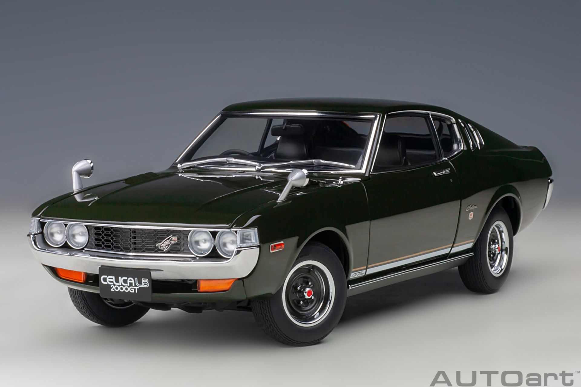 AUTOART TOYOTA CELICA LIFTBACK 2000GT (RA25) 1973 1:18 (78768)