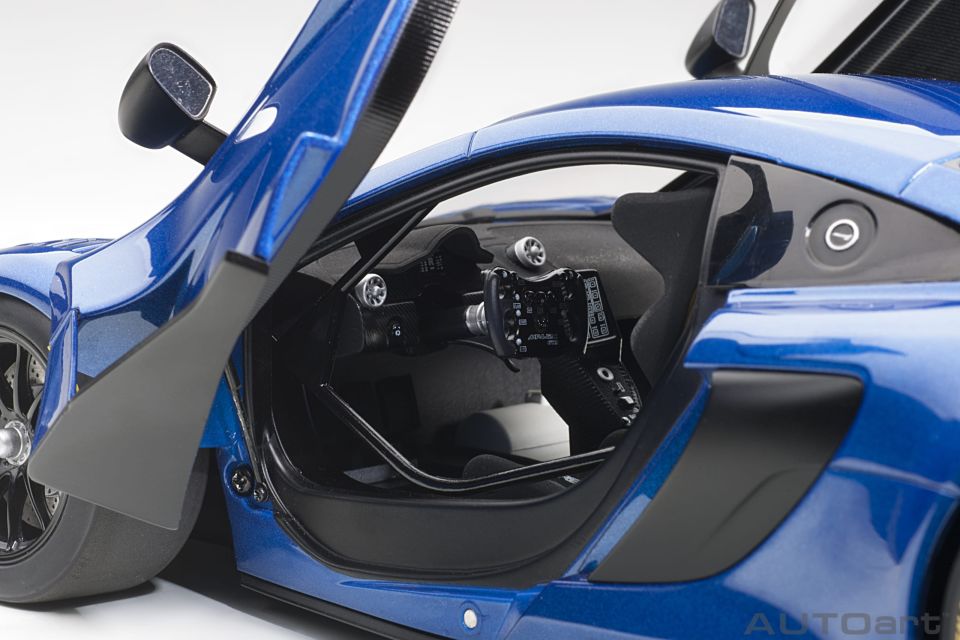 AUTOART MCLAREN 650S GT3 PLAIN BODY 1:18 (81641)