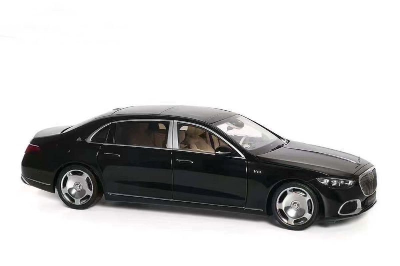ALMOST REAL MERCEDES MAYBACH S600 V12 2021 1:18 (820115)