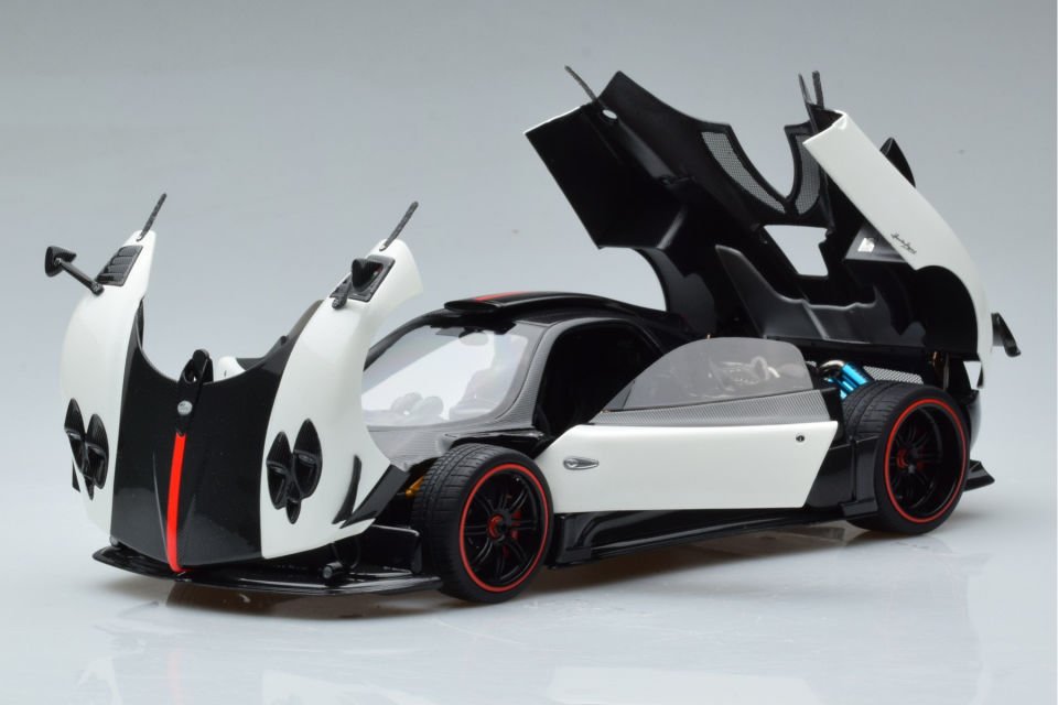 ALMOST REAL PAGANI ZONDA CINQUE 2009 1:18