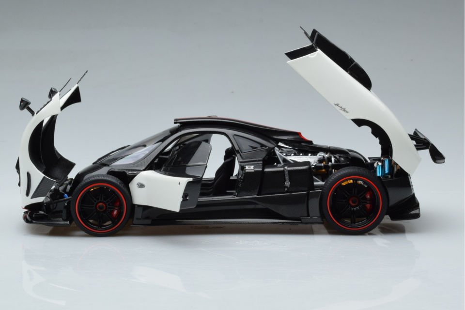 ALMOST REAL PAGANI ZONDA CINQUE 2009 1:18