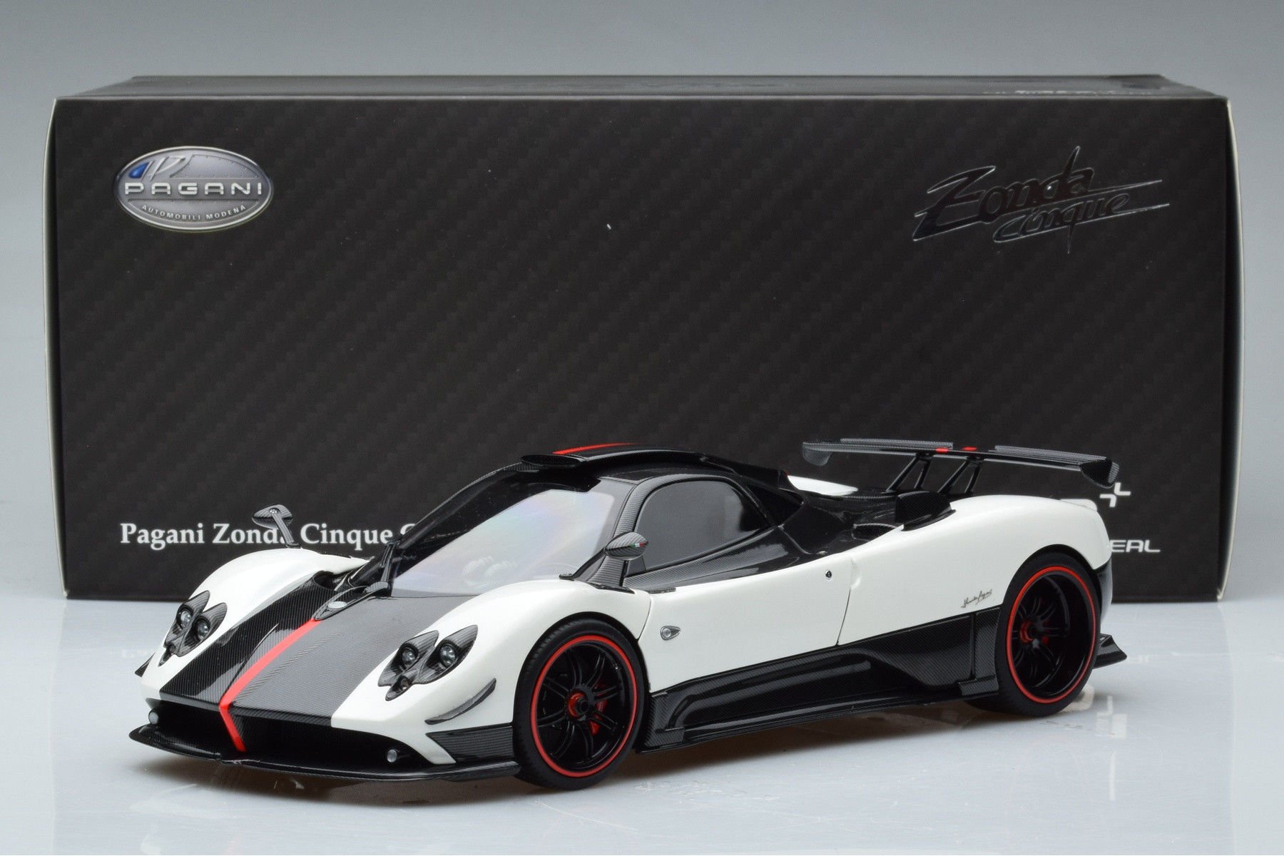 ALMOST REAL PAGANI ZONDA CINQUE 2009 1:18