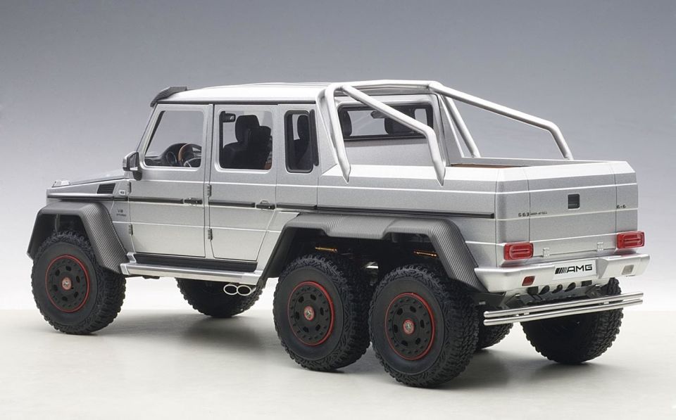 AUTOART MERCEDES G63 AMG 6X6 76301 1:18