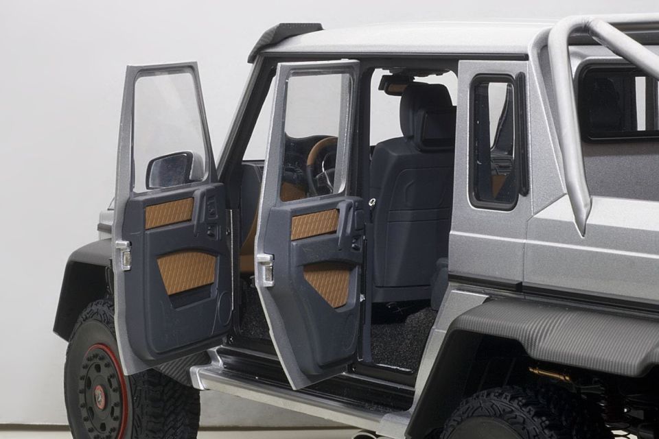 AUTOART MERCEDES G63 AMG 6X6 1:18