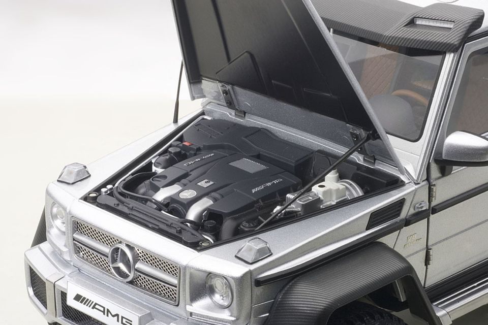 AUTOART MERCEDES G63 AMG 6X6 1:18 (76301)