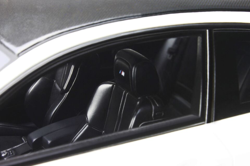 GT SPIRIT 1:18 ZM015 M3 E92 CARBON EDITION 2s