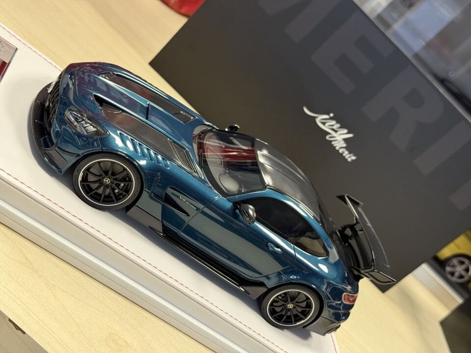 IVY MODEL MERCEDES AMG GT BLACK SERIES 1:18