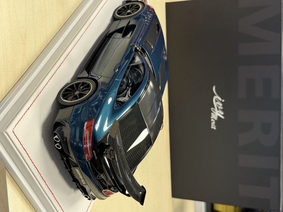 IVY MODEL MERCEDES AMG GT BLACK SERIES 1:18