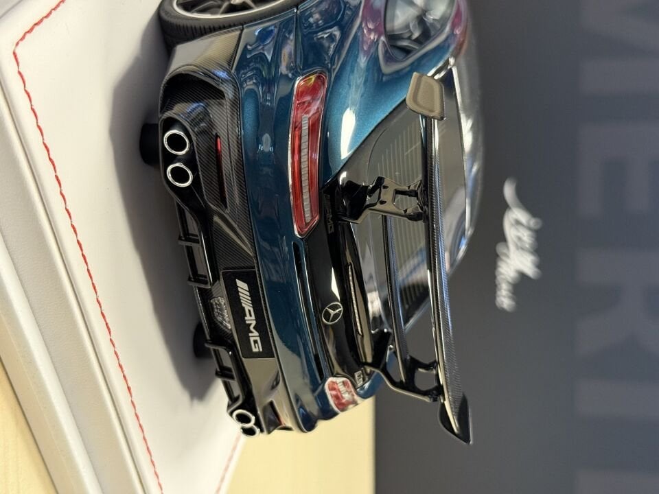 IVY MODEL MERCEDES AMG GT BLACK SERIES 1:18