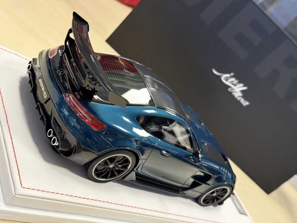 IVY MODEL MERCEDES AMG GT BLACK SERIES 1:18