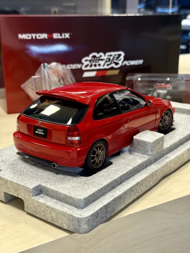 MOTORHELİX 1:18 HONDA CİVİC TYPE R EK9 MUGEN MİLANO