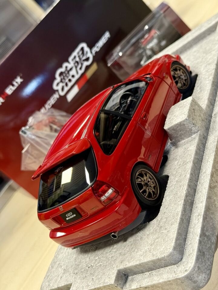 MOTORHELİX 1:18 HONDA CİVİC TYPE R EK9 MUGEN MİLANO