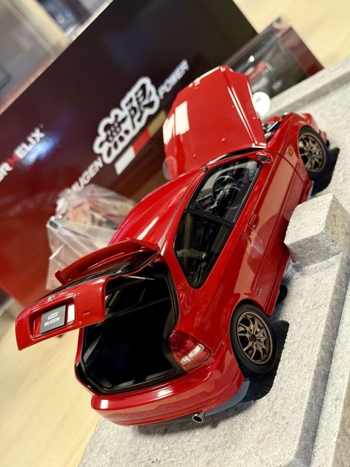 MOTORHELİX 1:18 HONDA CİVİC TYPE R EK9 MUGEN MİLANO