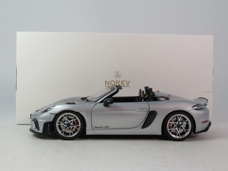NOREV 1:18 PORSCHE CAYMAN GT4 RS w/Weissach 2023 (187270)