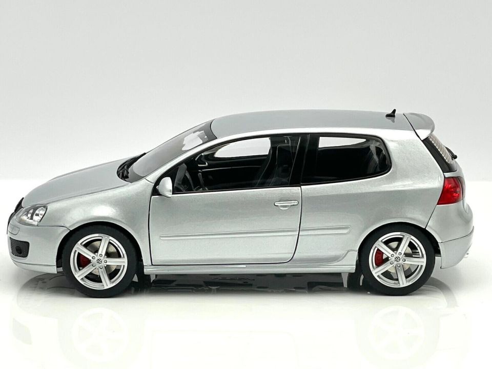 NOREV VOLKSWAGEN GOLF GTI PIRELLI 2007 1:18 (188425)