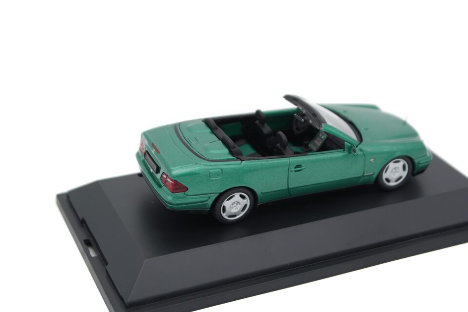 MINICHAMPS MERCEDES-BENZ CLK CABRIO 1:43