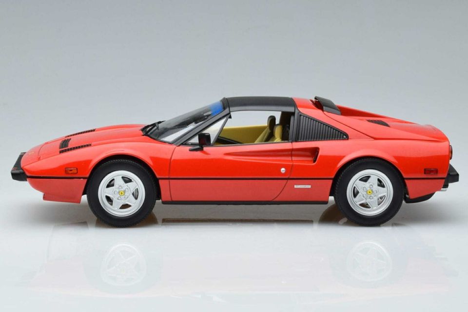 NOREV FERRARI 308 GTS MAGNUM PI 1982 1:18 (187930)