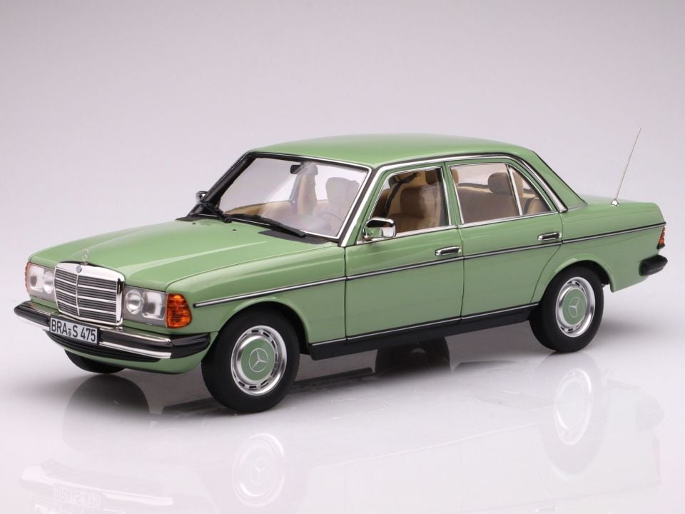 NOREV MERCEDES BENZ 200 W123 LIMOUSINE 1982 1:18 (183796)