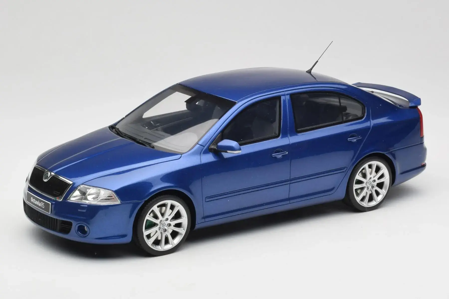 OTTO SKODA OCTAVIA RS 2.0 2006 1:18 (OT478)