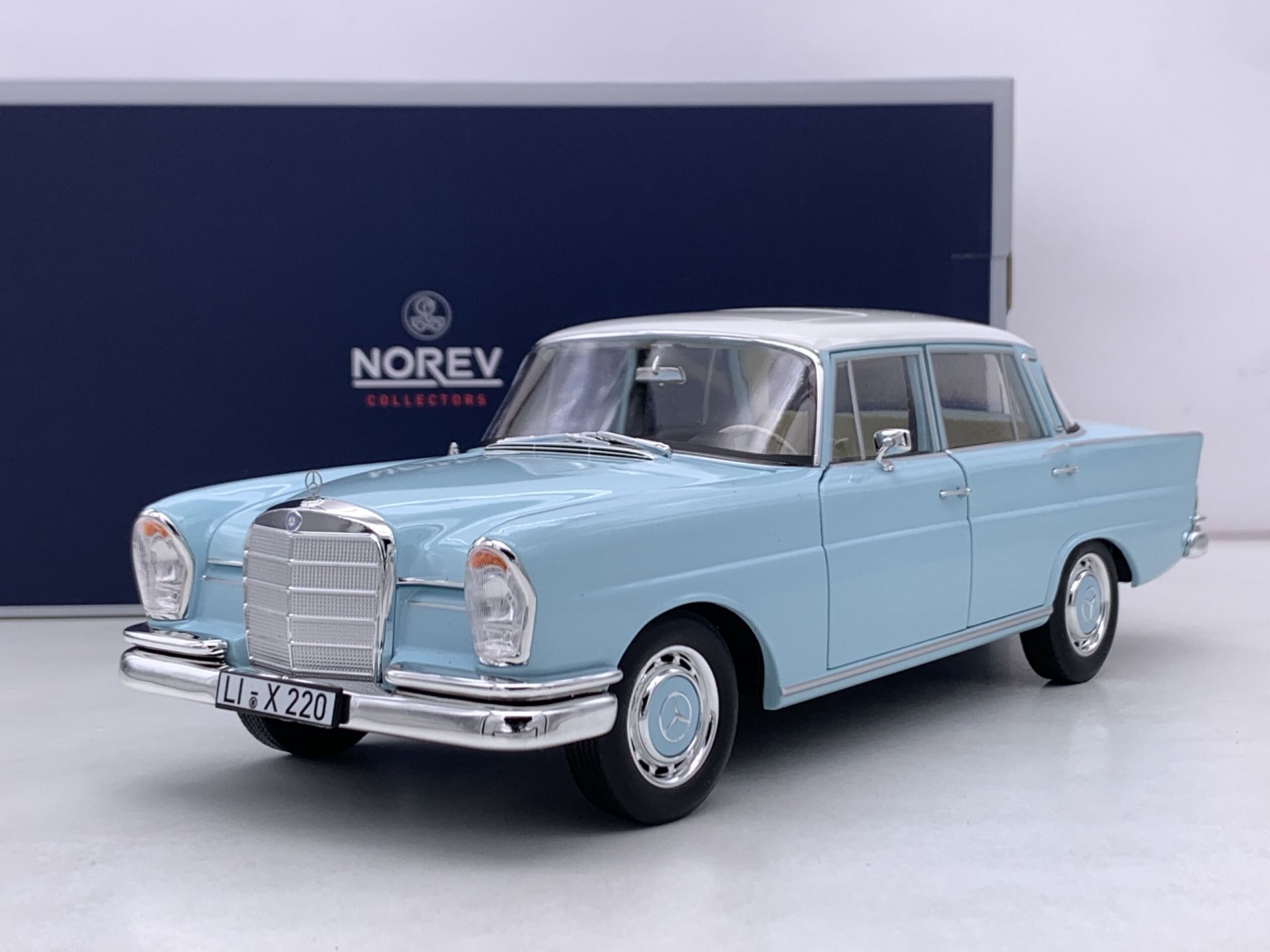 NOREV MERCEDES BENZ 220S W111 1965 1:18 (183920)