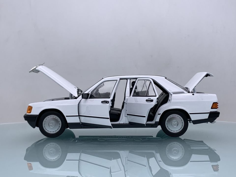 NOREV MERCEDES BENZ 190E W201 1982 1:18
