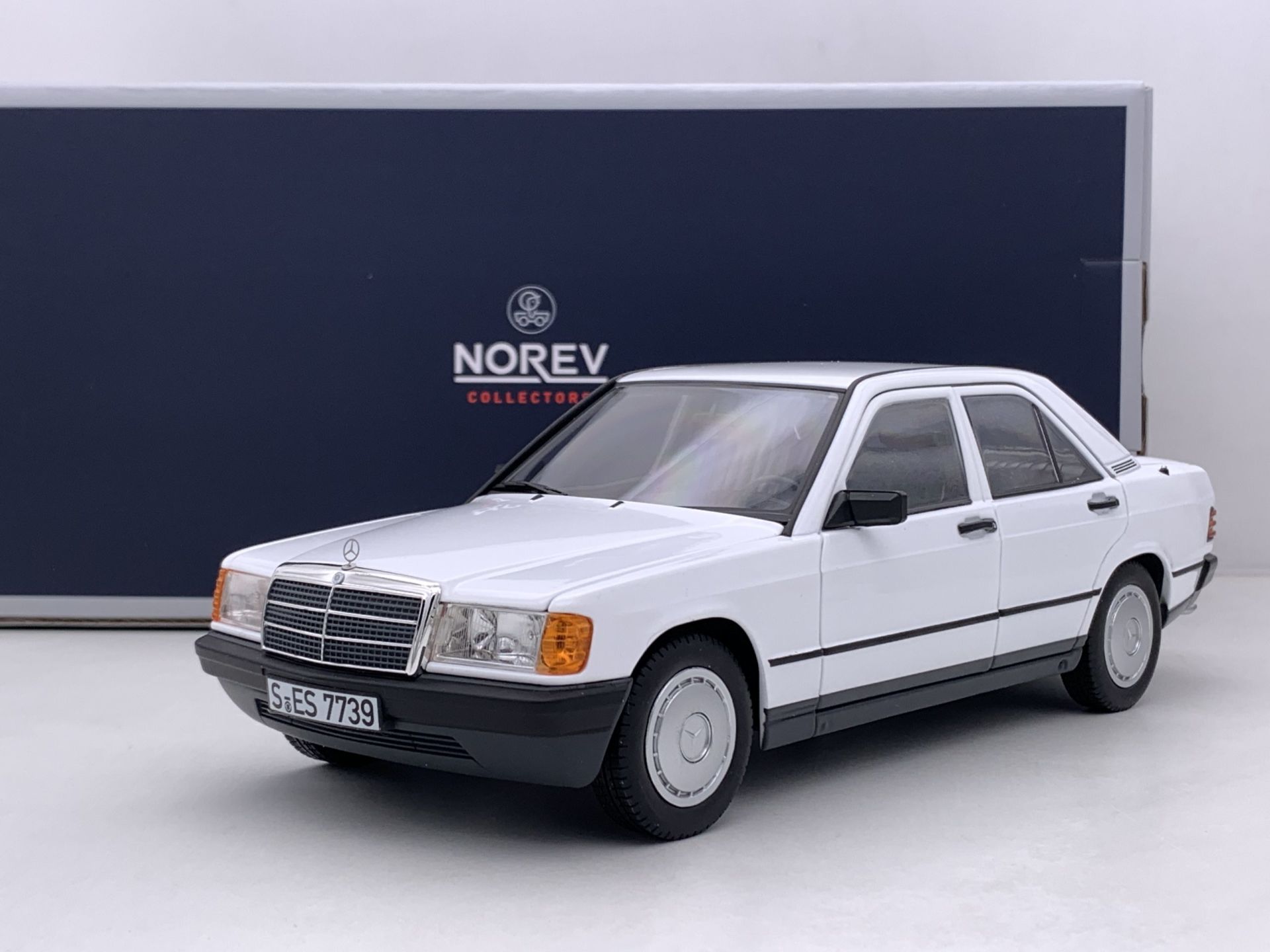 NOREV MERCEDES BENZ 190E W201 1982 1:18