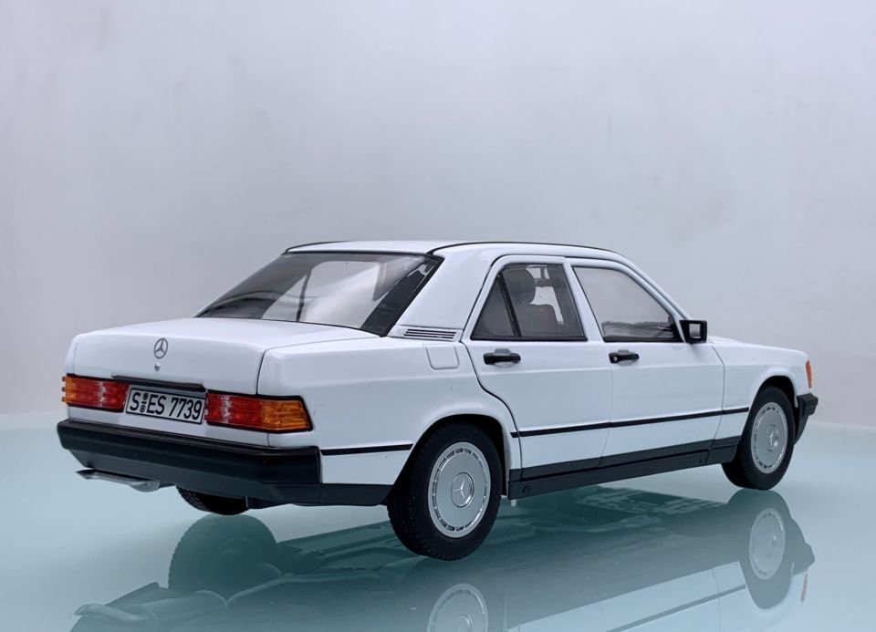 NOREV MERCEDES BENZ 190E W201 1982 1:18