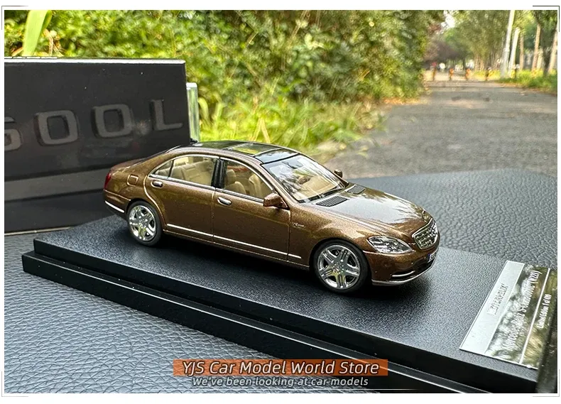 MOTORHELIX 1:64 BENZ S-CLASS S600L (W221) BROWN