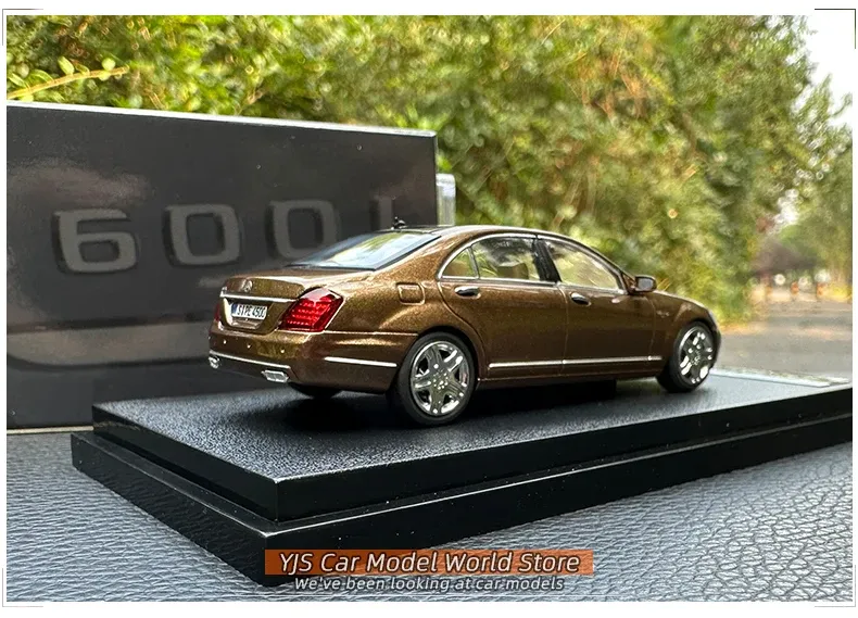 MOTORHELIX 1:64 BENZ S-CLASS S600L (W221) BROWN