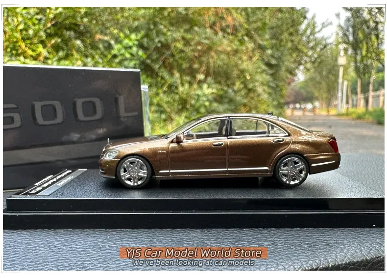 MOTORHELIX 1:64 BENZ S-CLASS S600L (W221) BROWN