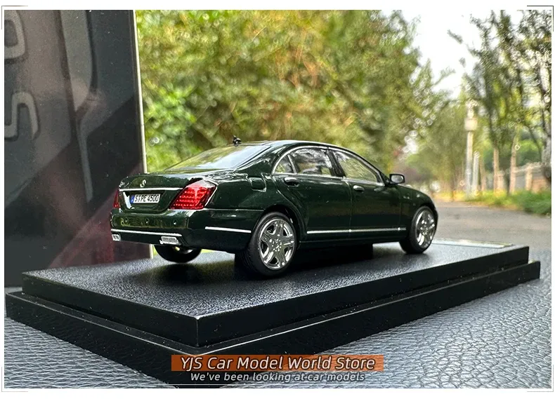 MOTORHELIX 1:64 BENZ S-CLASS S600L (W221) DARK GREEN