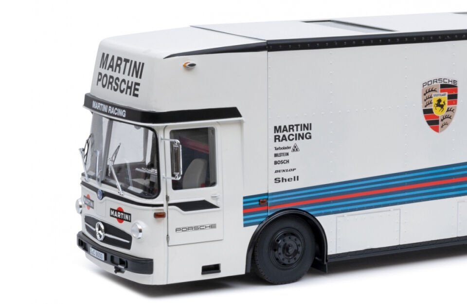 SCHUCO 1:18 Mercedes Benz Renntransporter '' Martini Porsche Racing ''