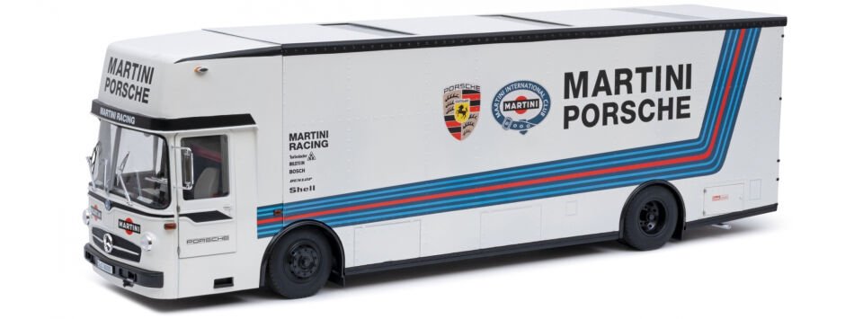 SCHUCO 1:18 Mercedes Benz Renntransporter '' Martini Porsche Racing ''