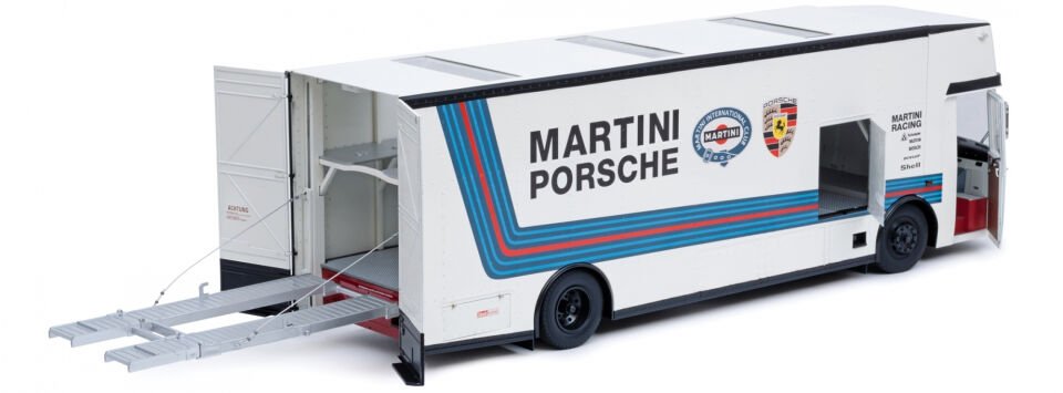 SCHUCO 1:18 Mercedes Benz Renntransporter '' Martini Porsche Racing ''