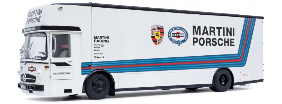 SCHUCO 1:18 Mercedes Benz Renntransporter '' Martini Porsche Racing ''