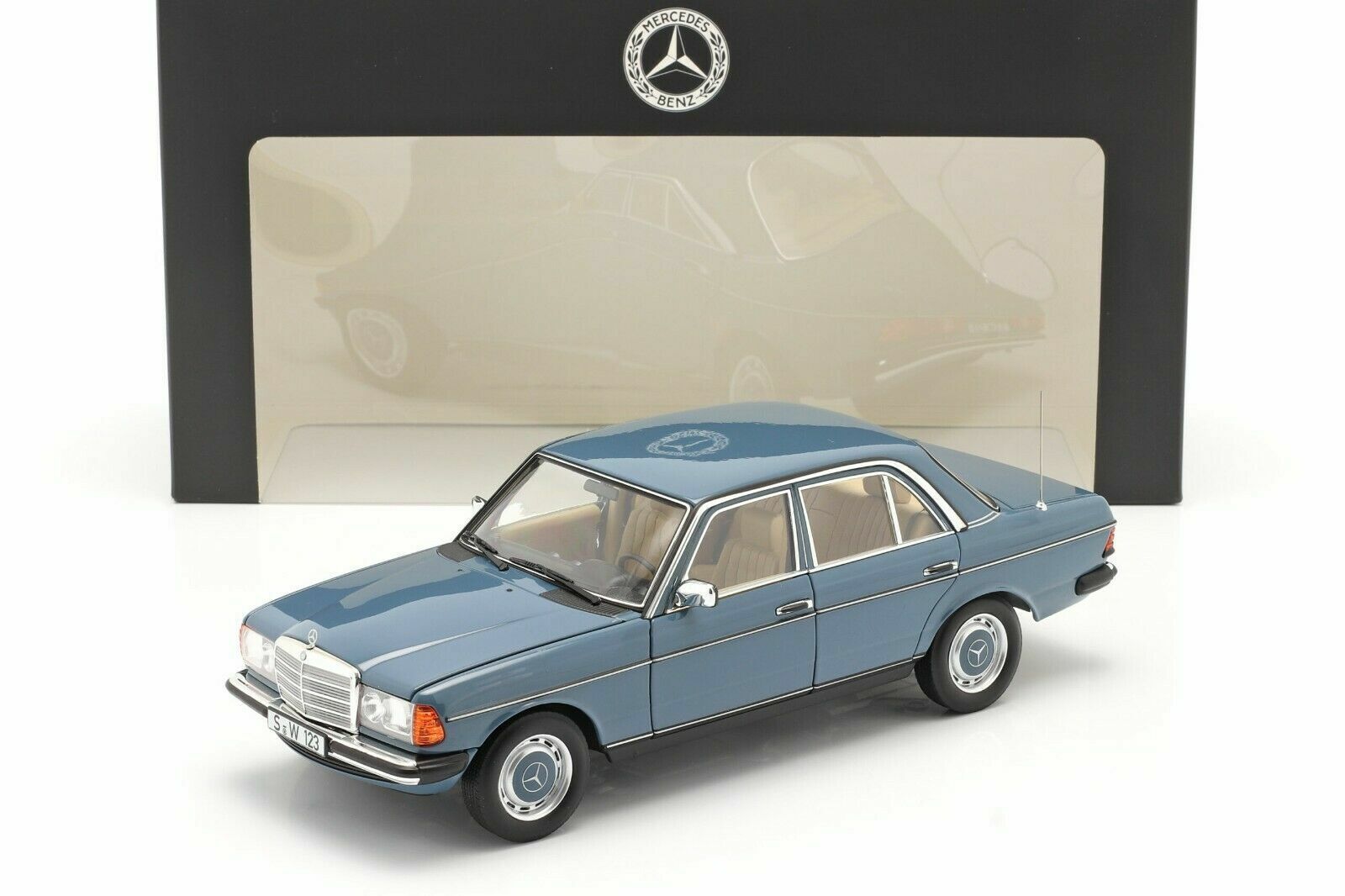 NOREV MERCEDES BENZ 200/8 W115 1968 1:18 (B66040666)
