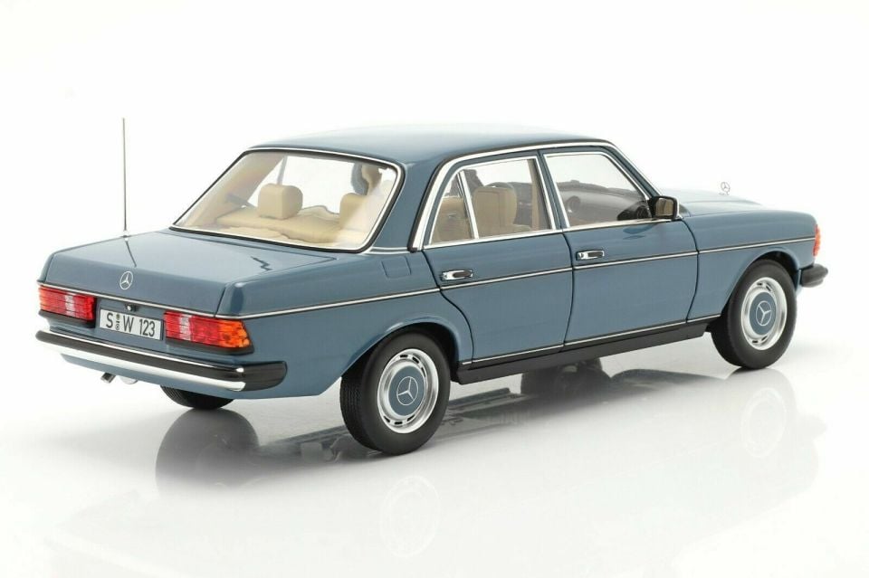 NOREV MERCEDES BENZ 200/8 W115 1968 1:18 (B66040666)