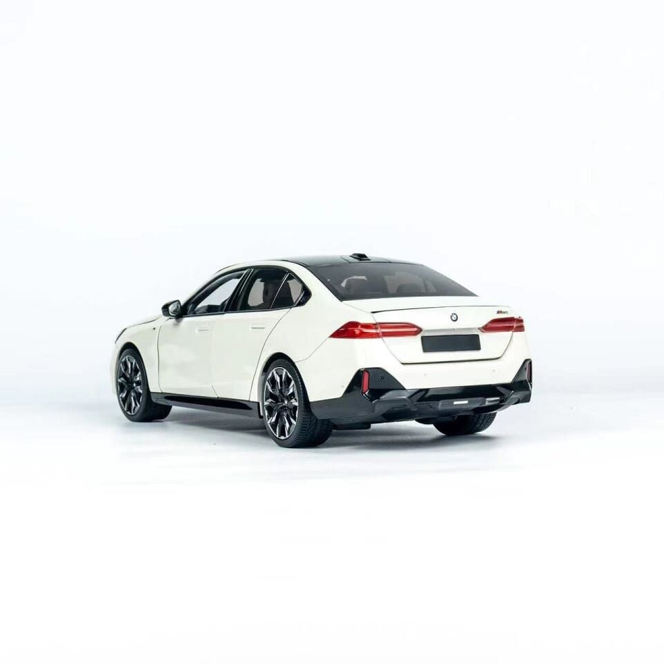 Minichamps 1:18 2023 BMW 5-SERIES i5 (G60)