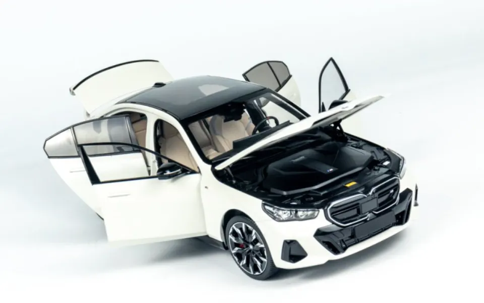 Minichamps 1:18 2023 BMW 5-SERIES i5 (G60)