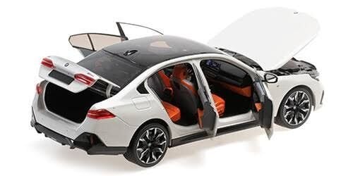 1:18 Minichamps 2023 BMW 5-SERIES i5 (G60)