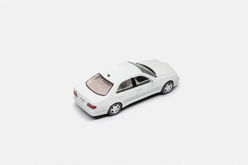 MAXWELL MERCEDES-BENZ E-CLASS W210 1:64