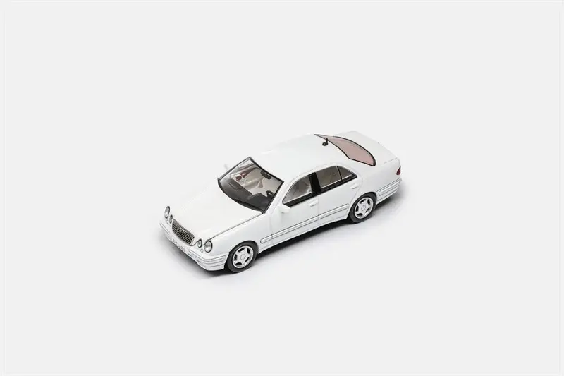 MAXWELL MERCEDES-BENZ E-CLASS W210 1:64