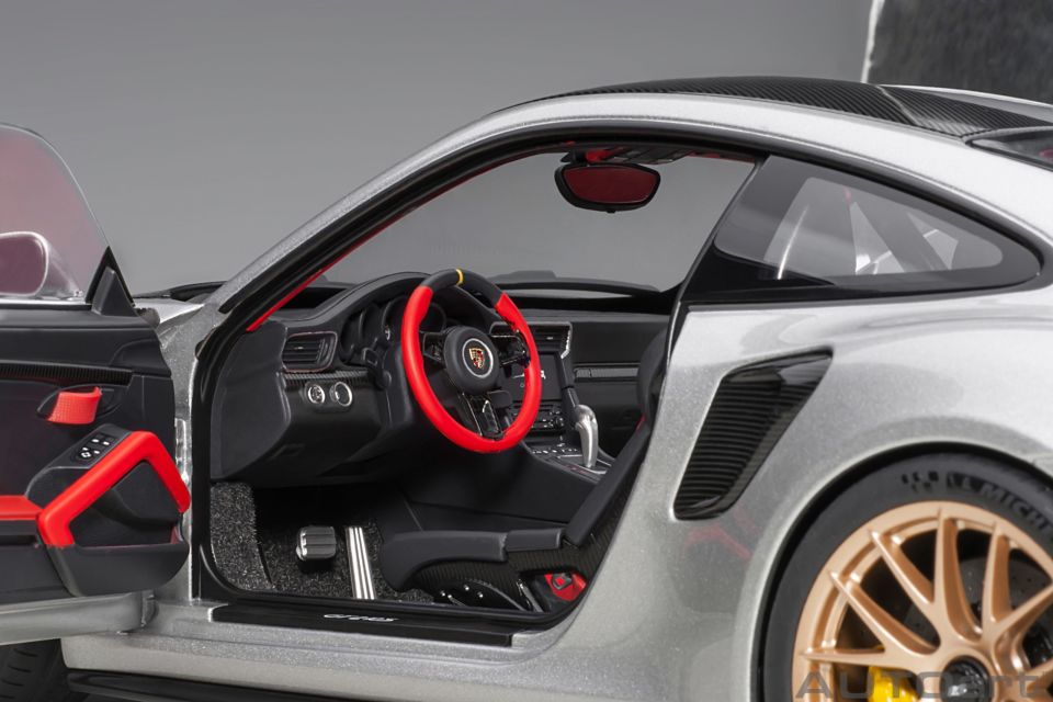 AUTO ART PORSCHE 911 GT2 RS (78174) 1:18