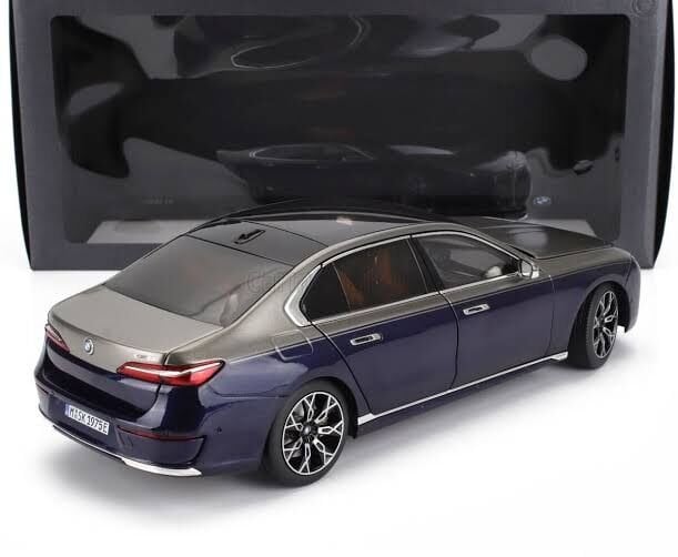 1:18 Minichamps 2023 BMW 7 SERIES i7 xDRIVE60