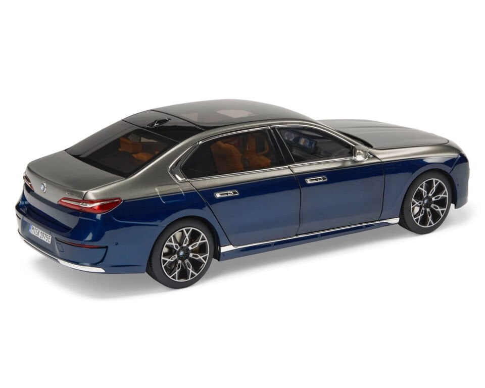 MINICHAMPS BMW İ7 (G70) TWO TONE OXIDE GRAY BLUE 1:18 DEALER VERSION