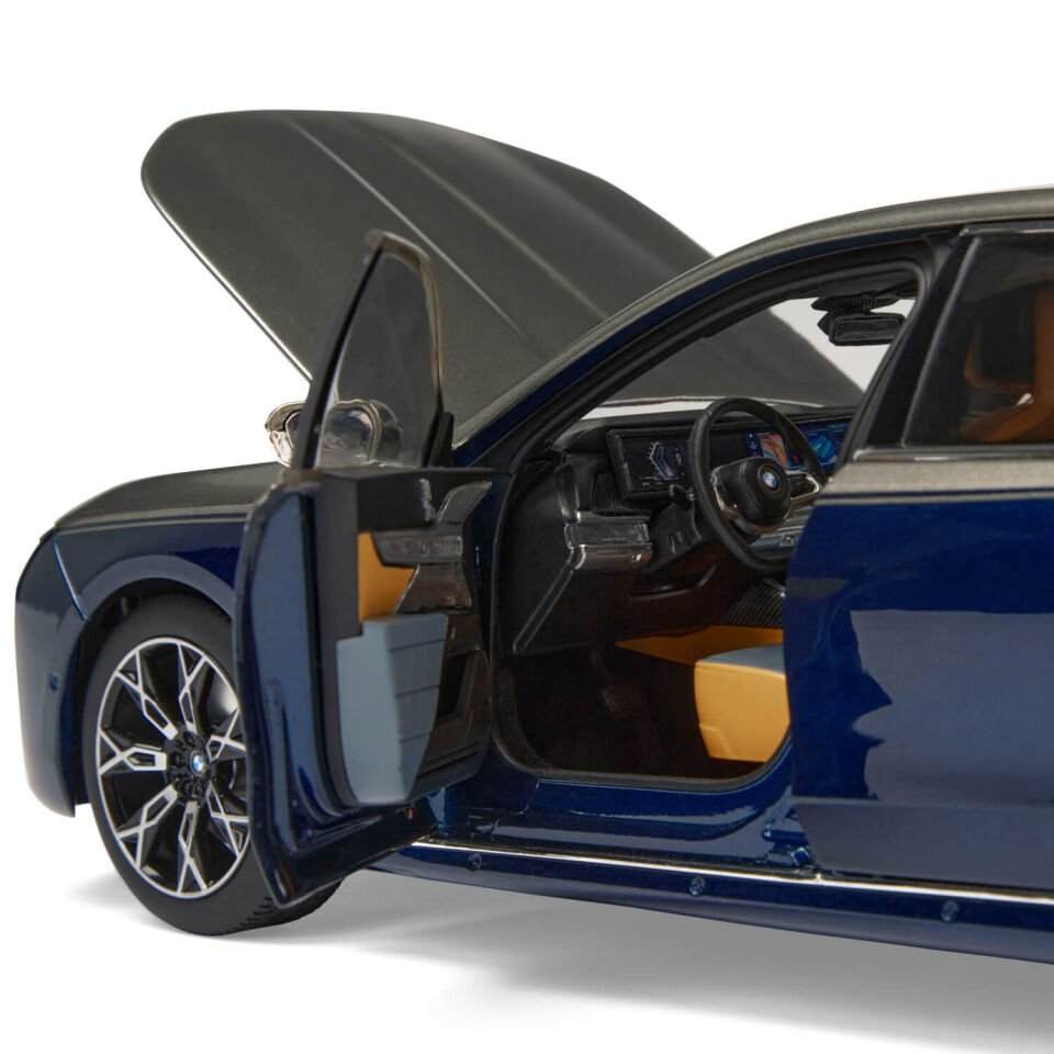 MINICHAMPS BMW İ7 (G70) TWO TONE OXIDE GRAY BLUE 1:18 DEALER VERSION