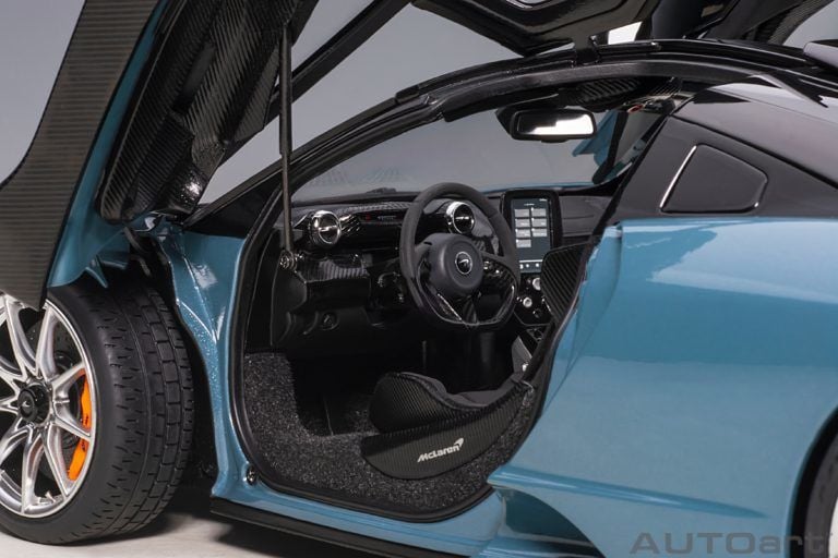 AUTOART MCLAREN SENNA (76077) 1:18