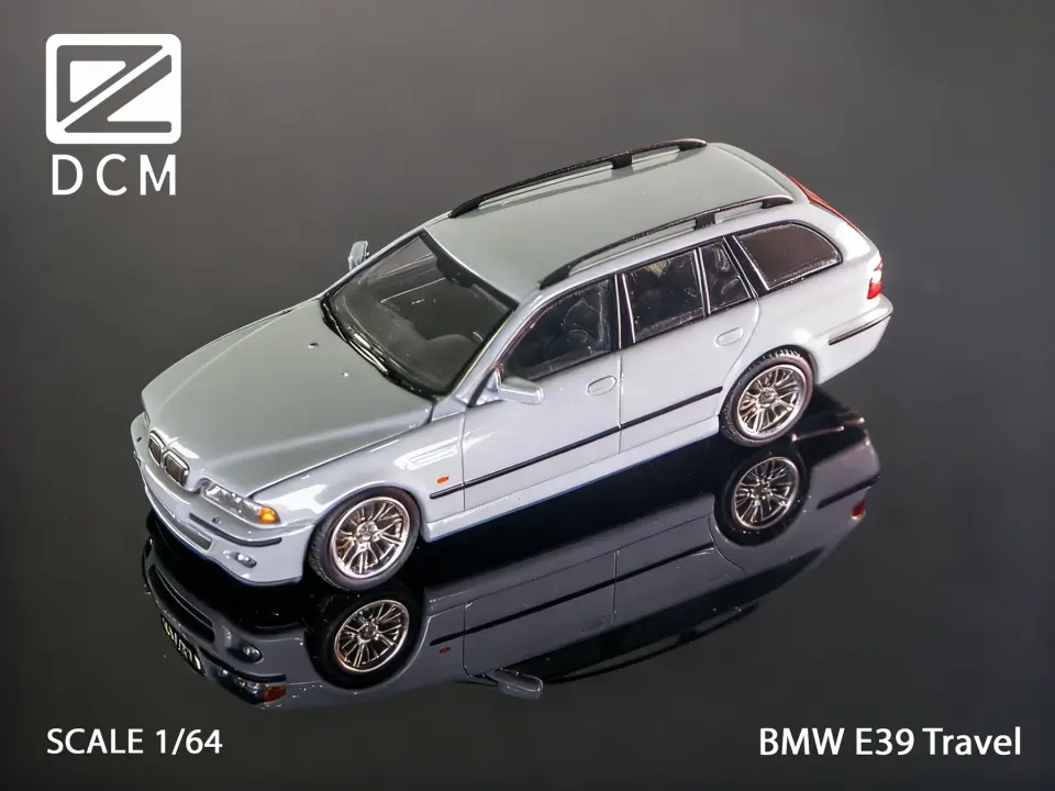DCM BMW E39 TOURING SILVER 1:64